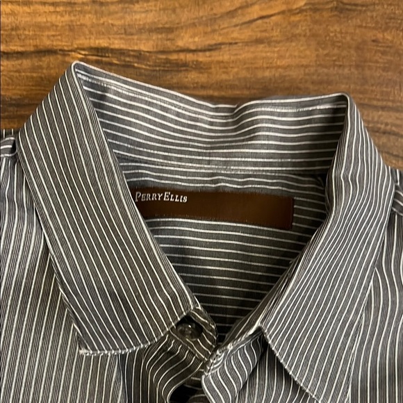 Men’s Perry Ellis Gray 100% Cotton Dress Shirt with Button-Down Collar - Picture 7 of 7